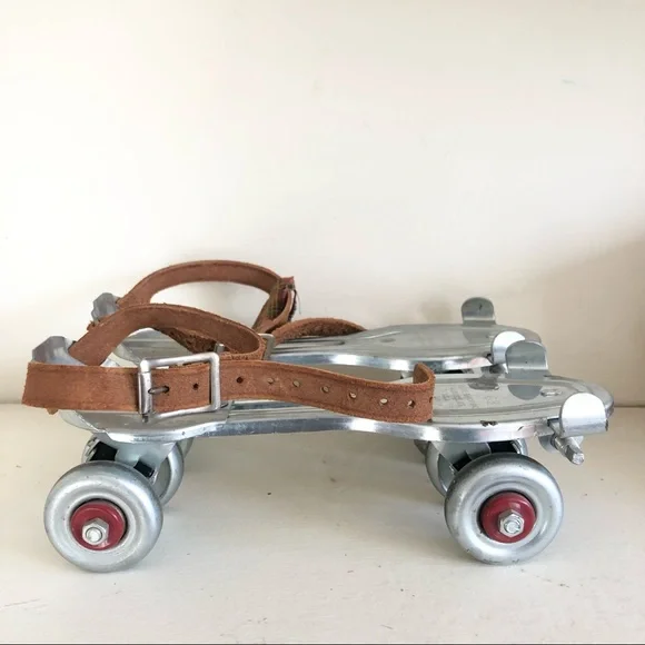 Vintage Metal Roller Skates Adjustable Ankle Strap No 63 Globe-Union Inc No Key - Picture 8 of 17